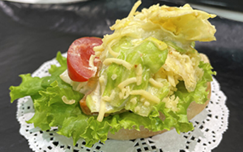 БРУСКЕТТА С ОВОЩАМИ И КУРИЦЕЙ ШТ 65 ГР